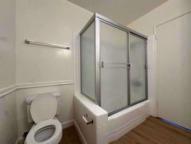 Building Photo - 1432 N Fairfax Ave