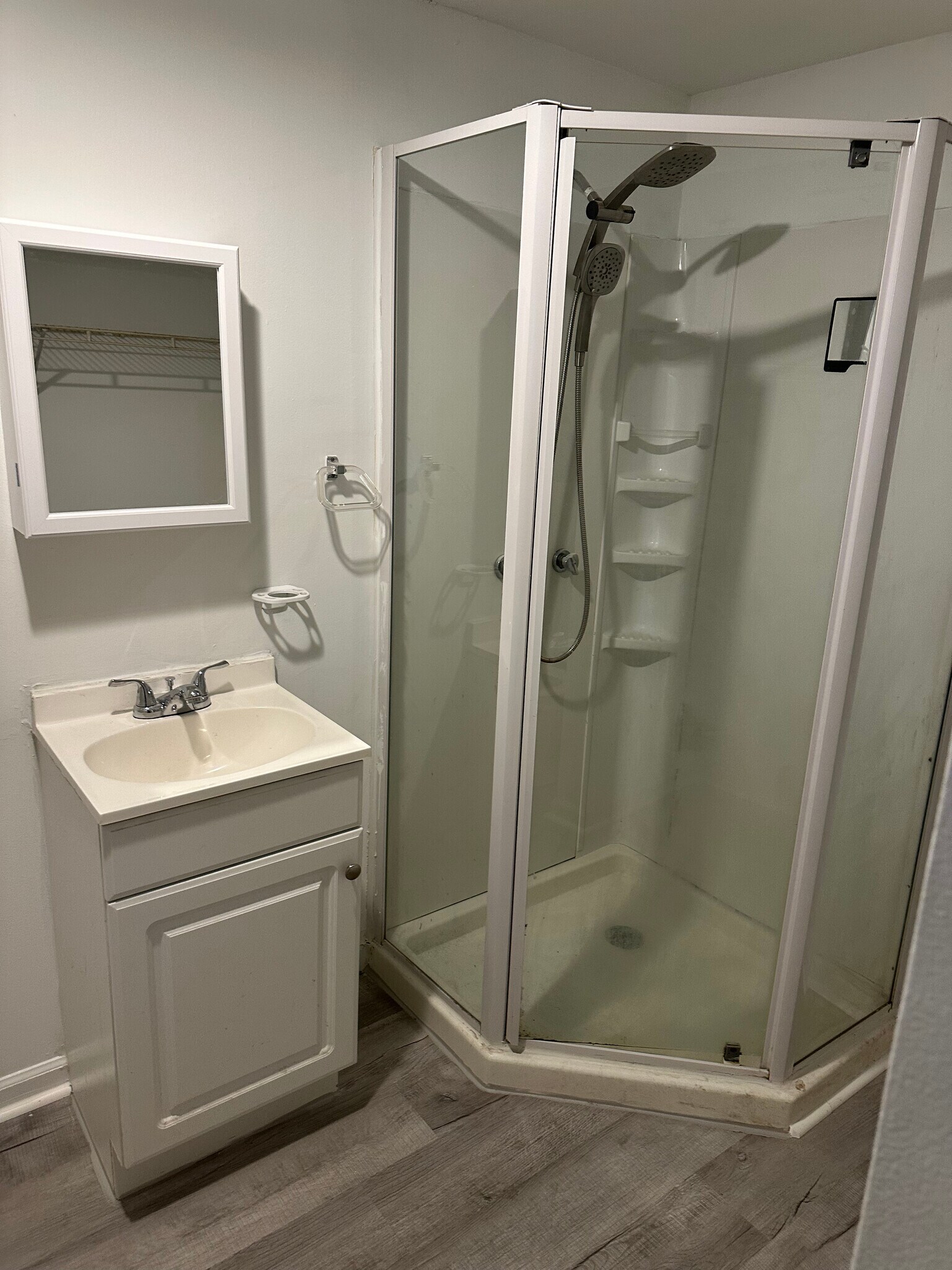 Building Photo - 529 Brook St