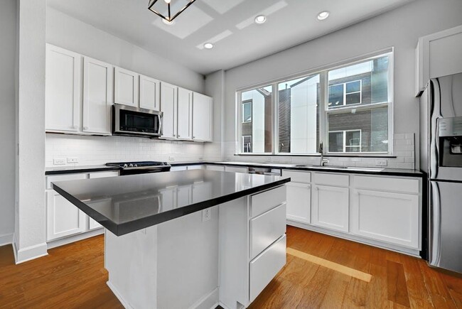 Building Photo - 1412 Waterloo Shore Ln