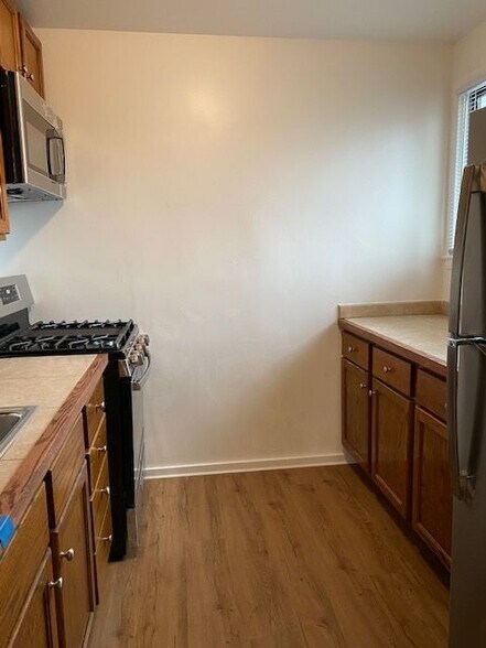 Building Photo - 320 San Antonio Ave