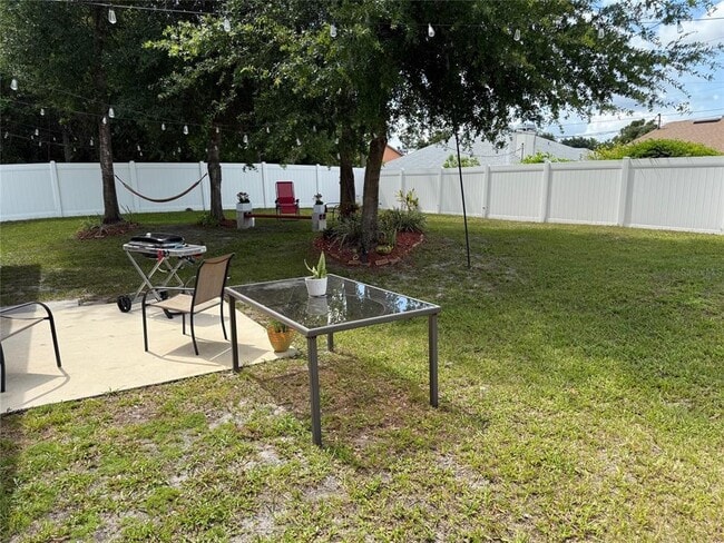 Building Photo - 3007 Hallow Dr