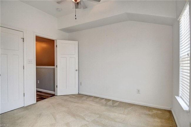 Building Photo - Three Story Condo near the Oceanfront