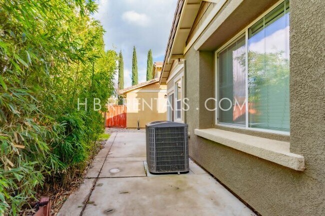 Building Photo - Charming 3-Bed, 3-Bath with 2,037 Sq Ft of Comfort in Mountain House!