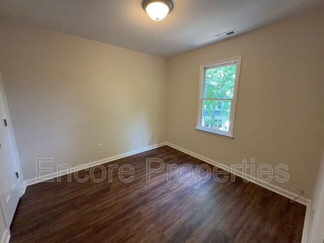 Building Photo - 203 Wood Hollow Dr
