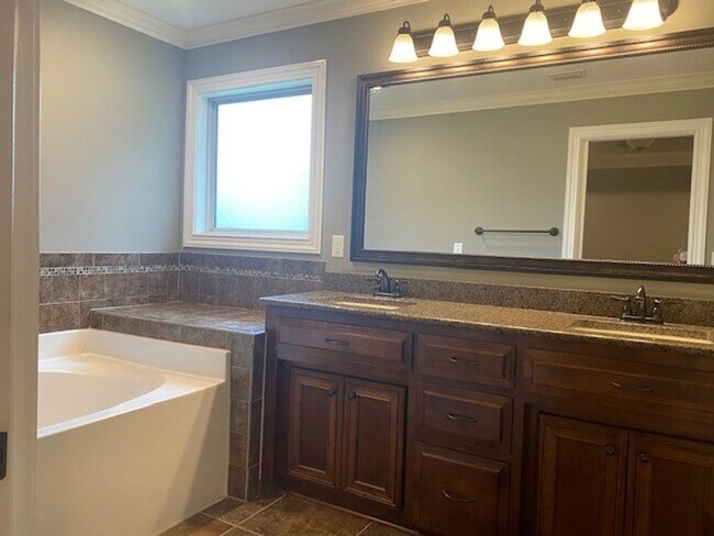 Building Photo - Elegant 4BD/2BA Home in the Charming Laurel Brooke Neighborhood, Valdosta, GA!