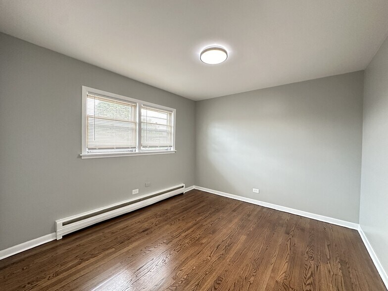 Building Photo - 5837 W Addison St