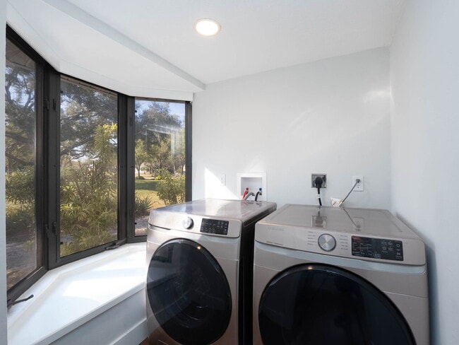 Building Photo - Country-Style Sarasota Living on a Full Acre - Pool Home with Oversized Workshop — Move-In Ready Now