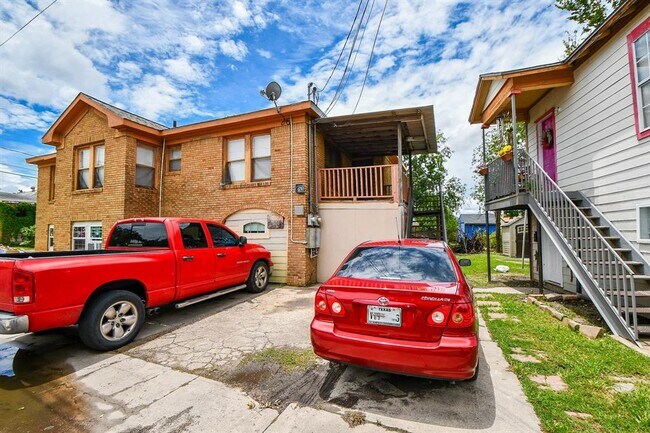 Building Photo - 5049 Jefferson St