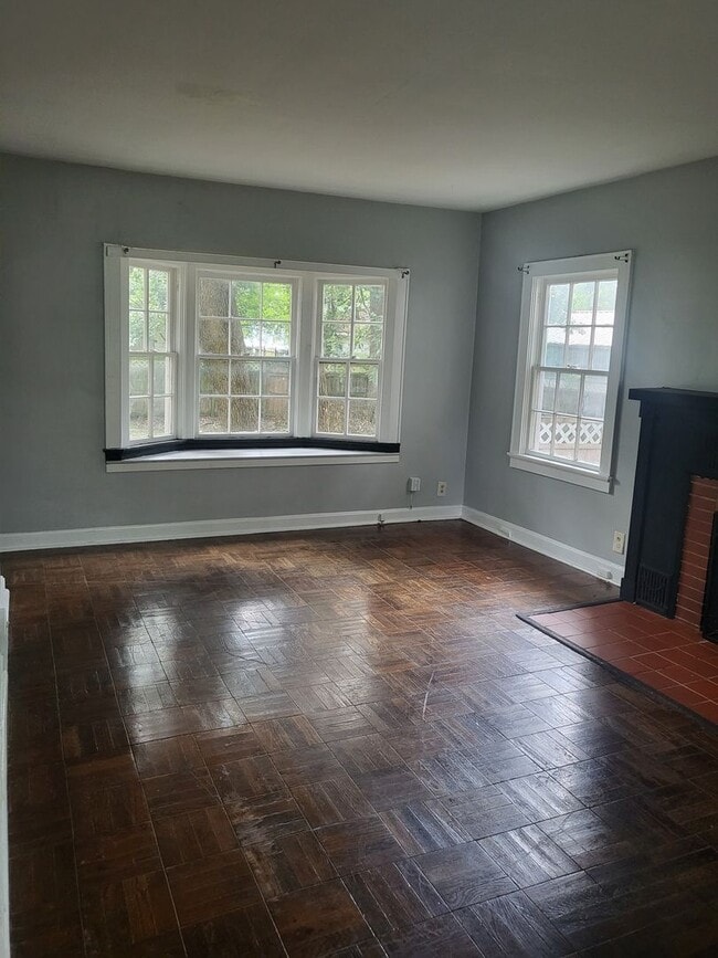 Building Photo - Charming 4-Bedroom Home with Sunroom, Fenc...