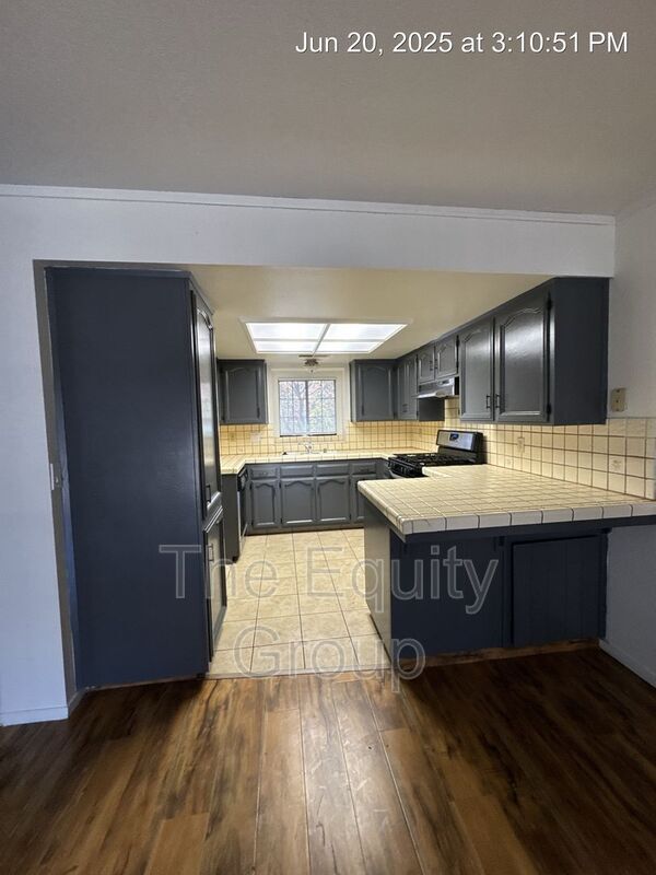 Building Photo - 4430 W Cypress Ave