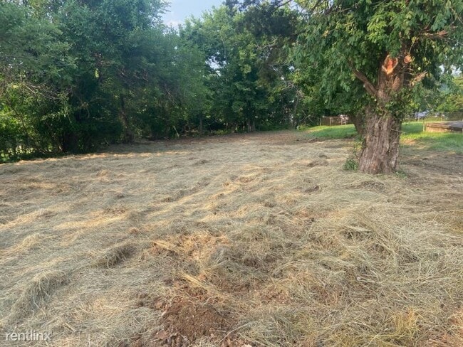 Building Photo - 2 br, 1 bath House - 2034 Pearl Dr