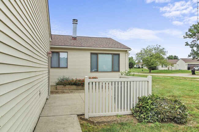 Building Photo - 2409 Heritage Dr