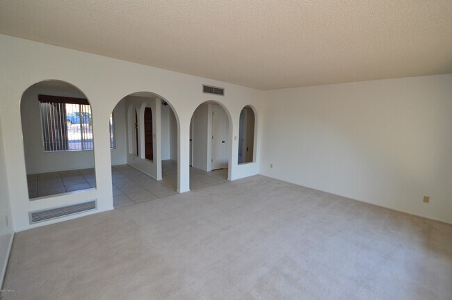 Building Photo - 7722 E Knollwood Cir