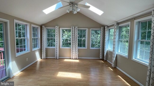 Building Photo - 8688 Wheatfield Way