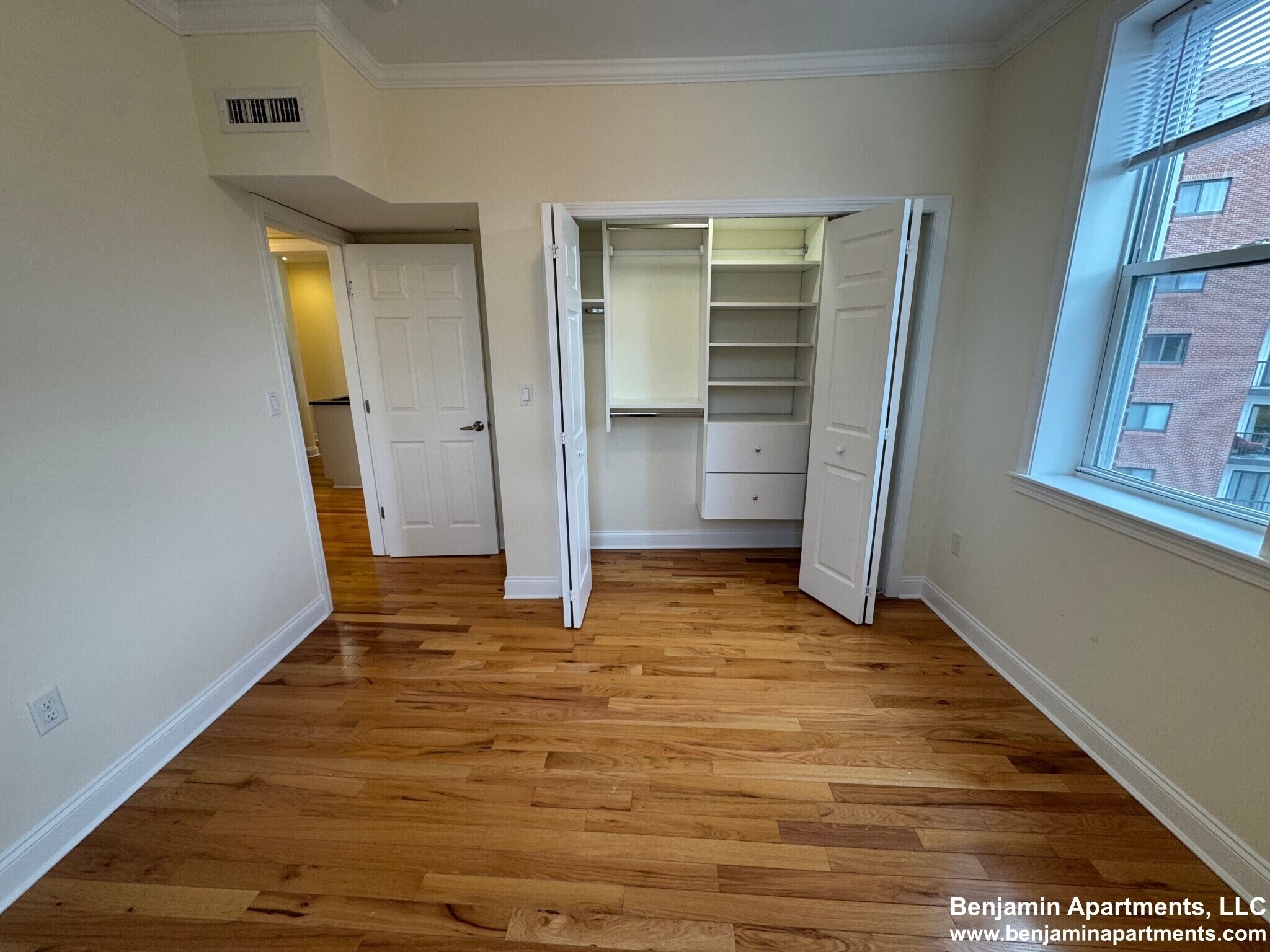 Building Photo - 5 Chauncy St