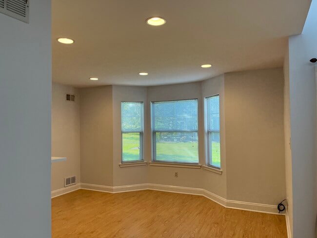 Building Photo - 261 Hedgerow Rd