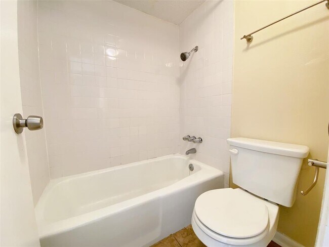 Building Photo - 2800 Swisher St