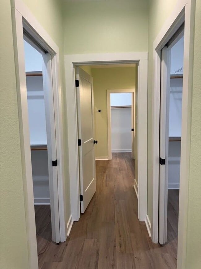 Building Photo - Welcome Home to Summit Crossing
