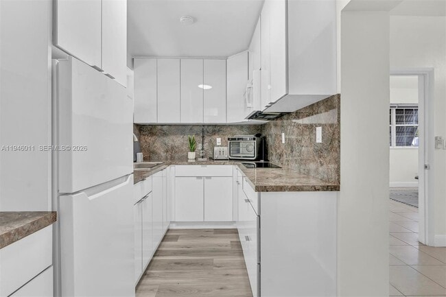 Building Photo - 709 SW 7th Ave