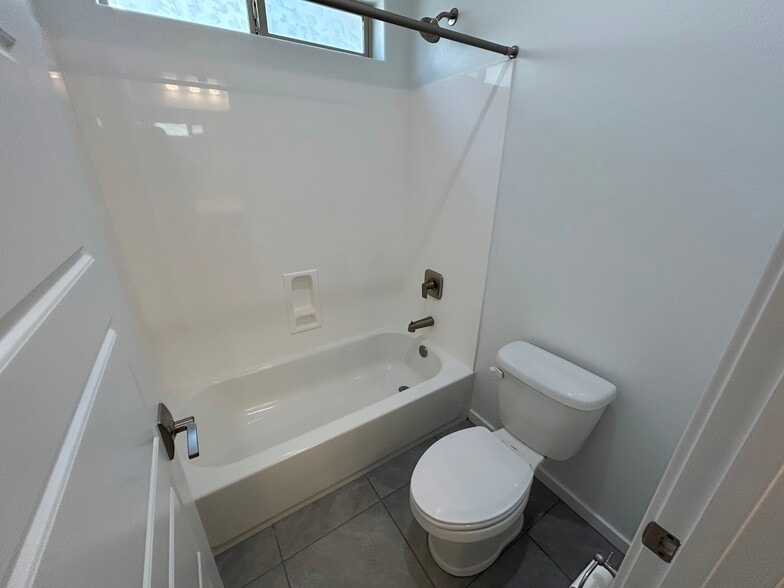 Building Photo - 4146 S Columbus Dr