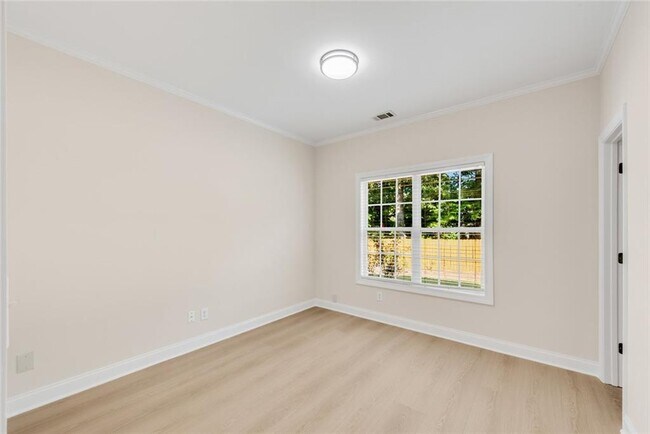 Building Photo - 105 Parkside Close