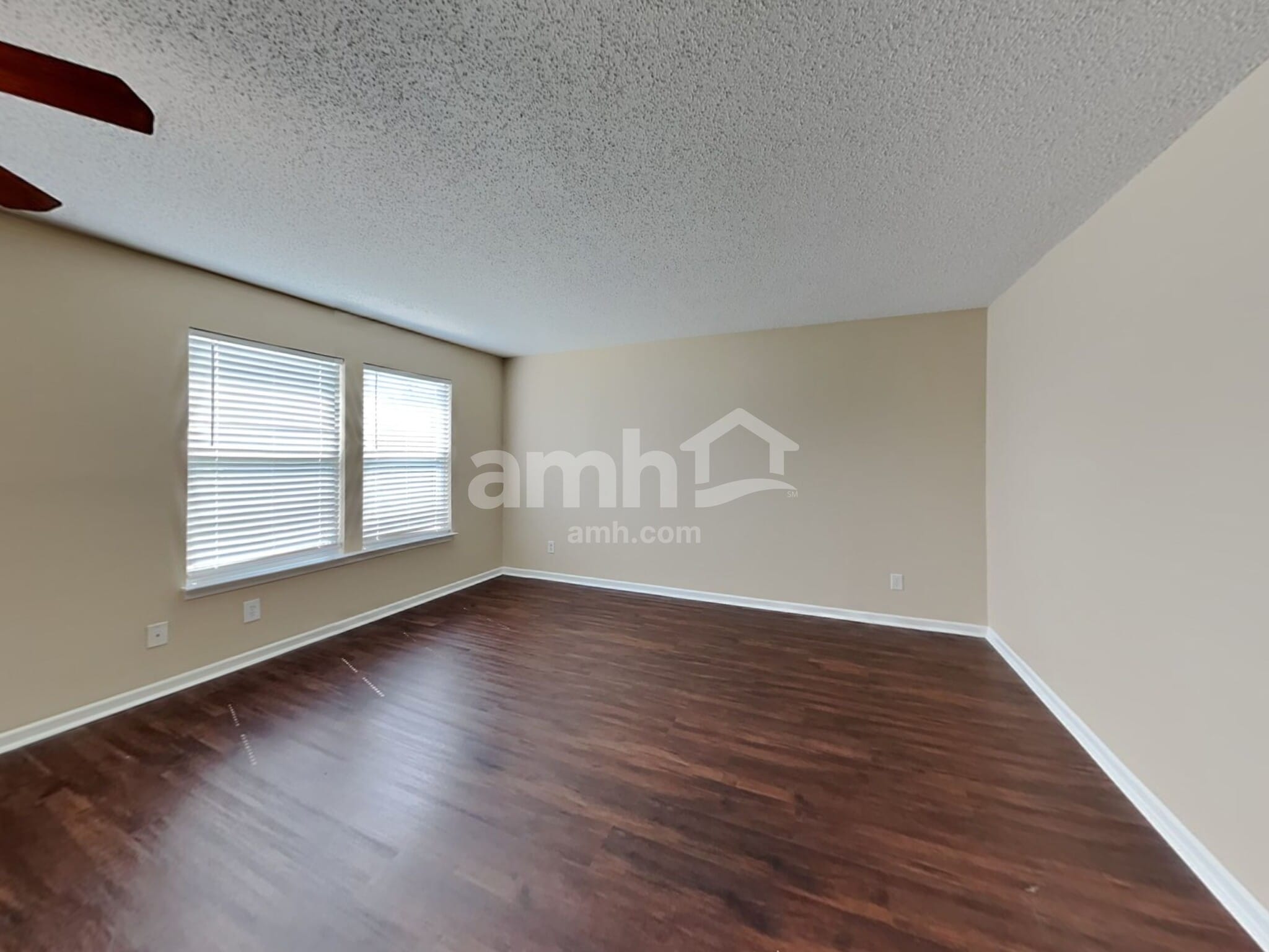 Building Photo - 2185 Shadowbrook Dr