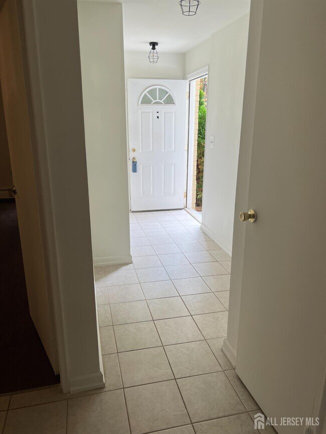 Building Photo - 18 Lake Ave