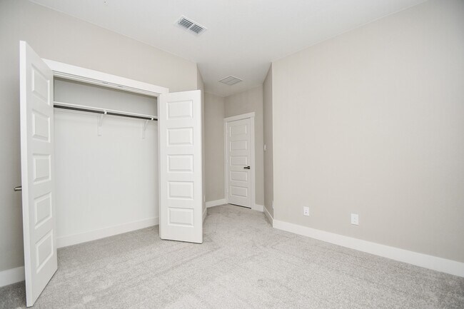 Building Photo - 10961 Hewitt Cliff Ln