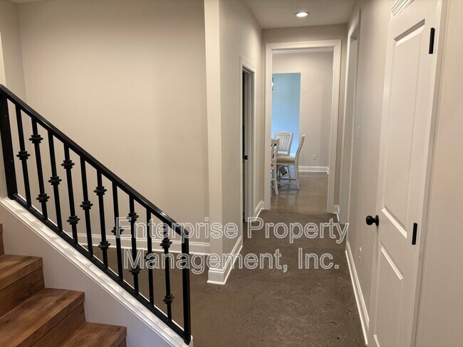 Building Photo - 239 McLaughlin Dr