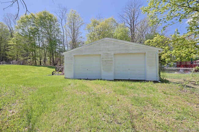 Building Photo - 1604 NY-9G