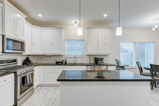 Building Photo - 14510 Sanour Dr