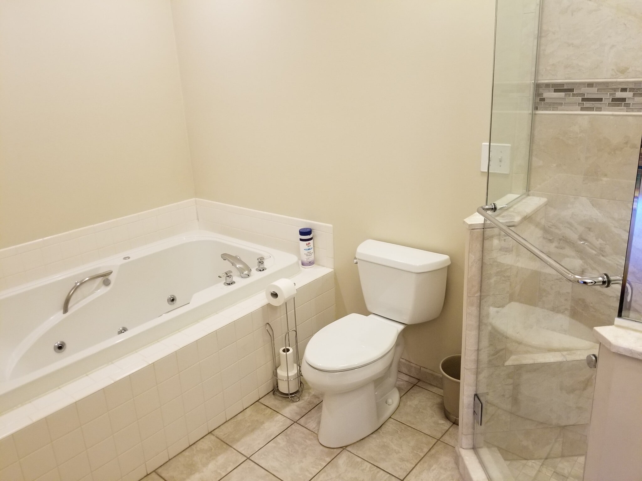 Primary bathroom - 21 Kreger Dr