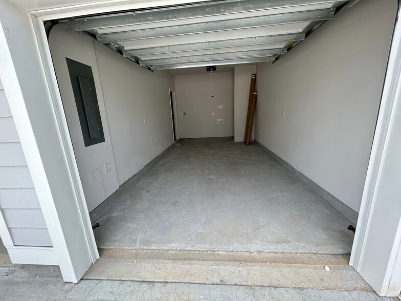 Building Photo - 5673 Stellarjay St