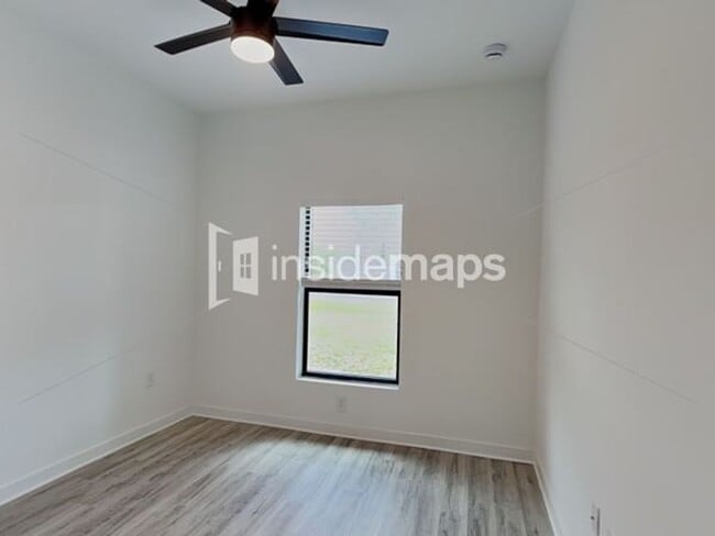 Building Photo - 212 Ichabod Ave