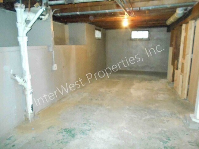 Building Photo - 7622 SE 36th Ave