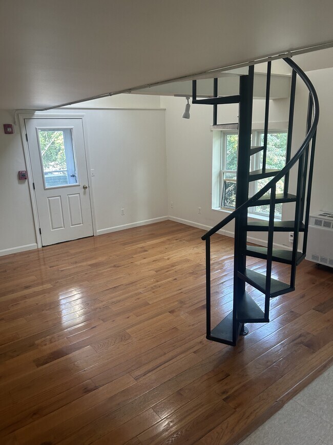 Building Photo - 10 Railroad Square