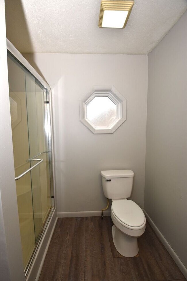 Building Photo - MIshawaka near Universities and shopping