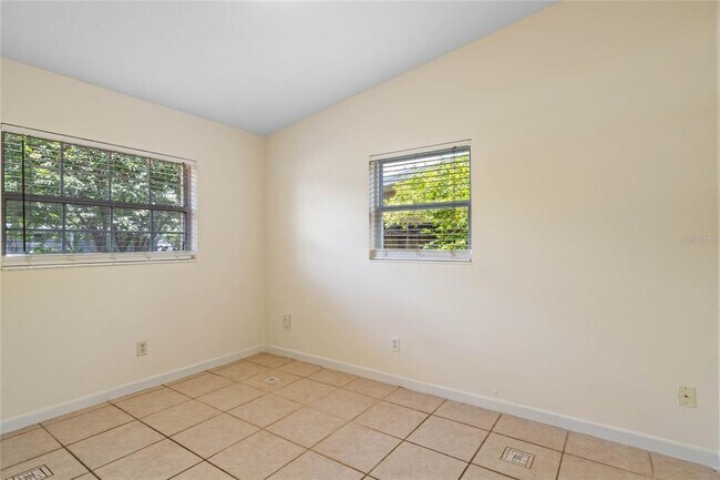 Building Photo - 165 Jay Dr