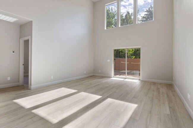Building Photo - 174 N 100 W