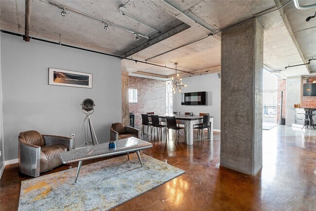 Building Photo - 2000 Bagby St