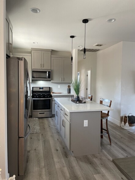 Building Photo - 13115 Siemon Ave