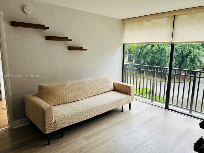 Building Photo - 17021 N Bay Rd