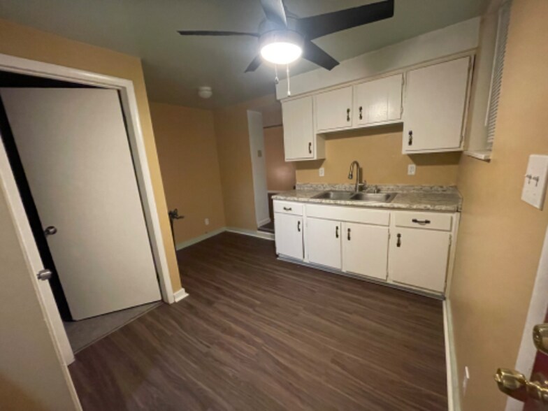 Building Photo - 422 Mitchell Ave