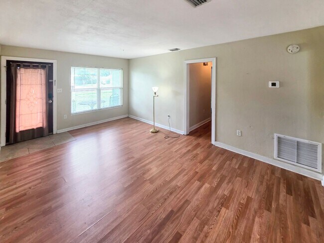 Building Photo - 5117 Lake Howell Rd
