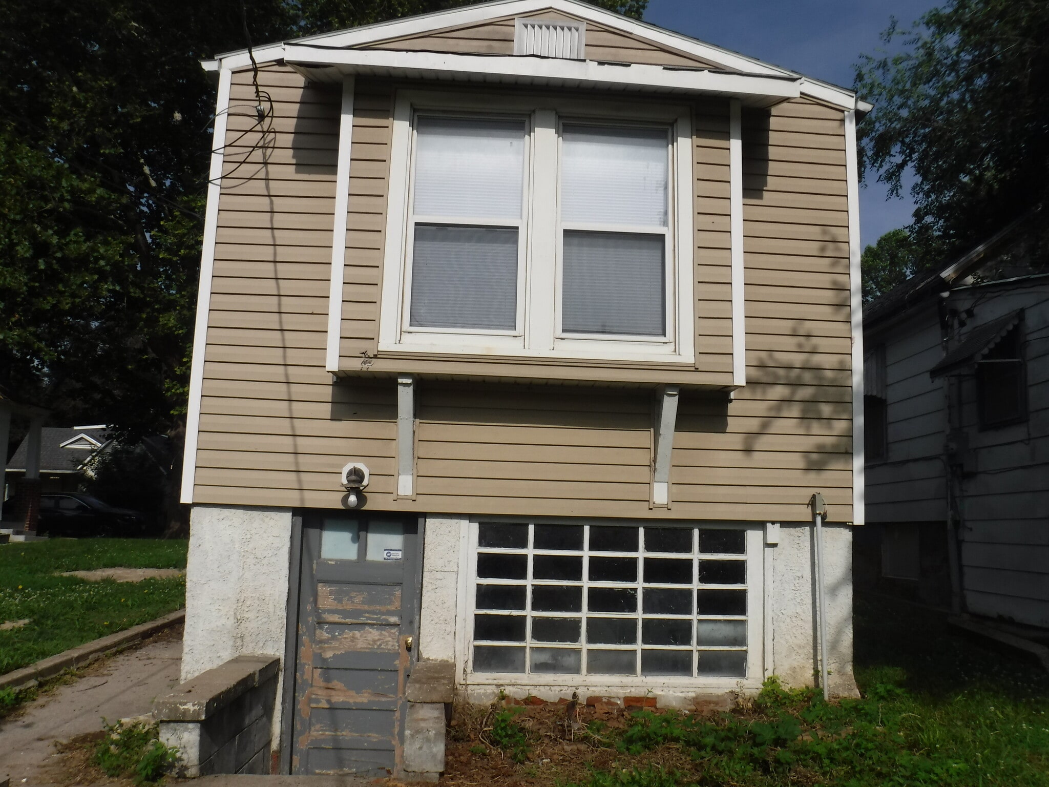Building Photo - 1015 S 16th St