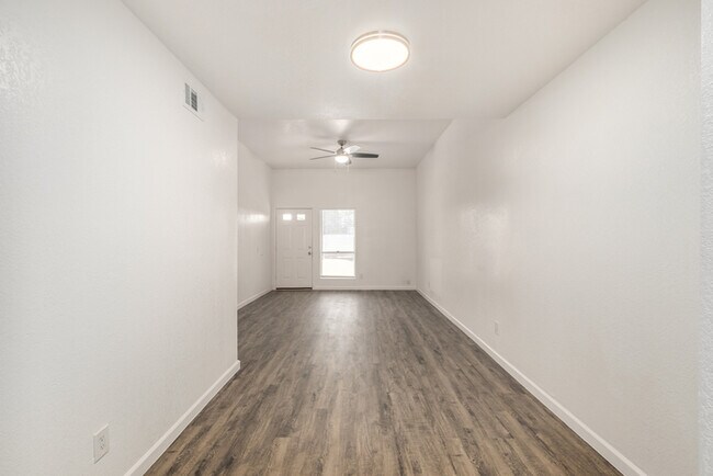 Building Photo - 6052 W Oregon Ave