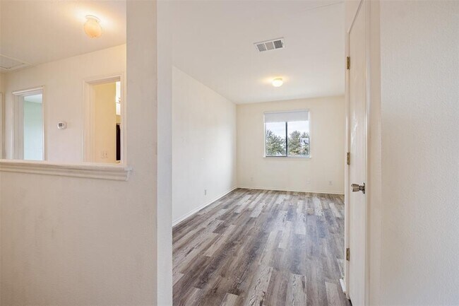 Building Photo - 104 Pond Way