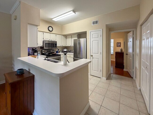 Building Photo - 2/2 Condo in The Links @ Haile Plantation - available end of April!