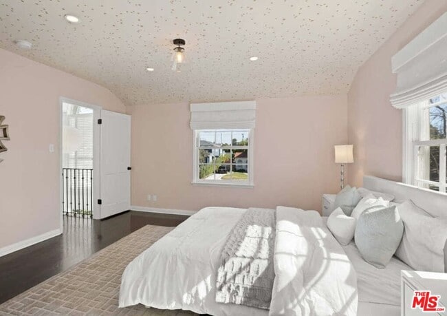 Building Photo - 523 Avondale Ave