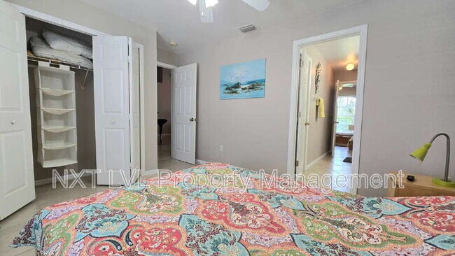 Building Photo - 4022 SW 12th Pl